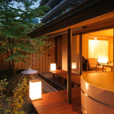 和室 ホテル華の湯　30種類の湯船が人気の宿 クーポン