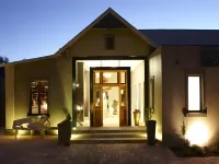 The Olive Exclusive All-Suite Hotel Hotele w: 