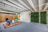 適合家庭入住開車8分鐘到海灘 & 步行至市中心度假屋