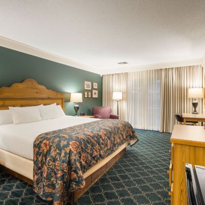 Premium King Room-Non-Smoking Bavarian Inn Lodge Promo Code