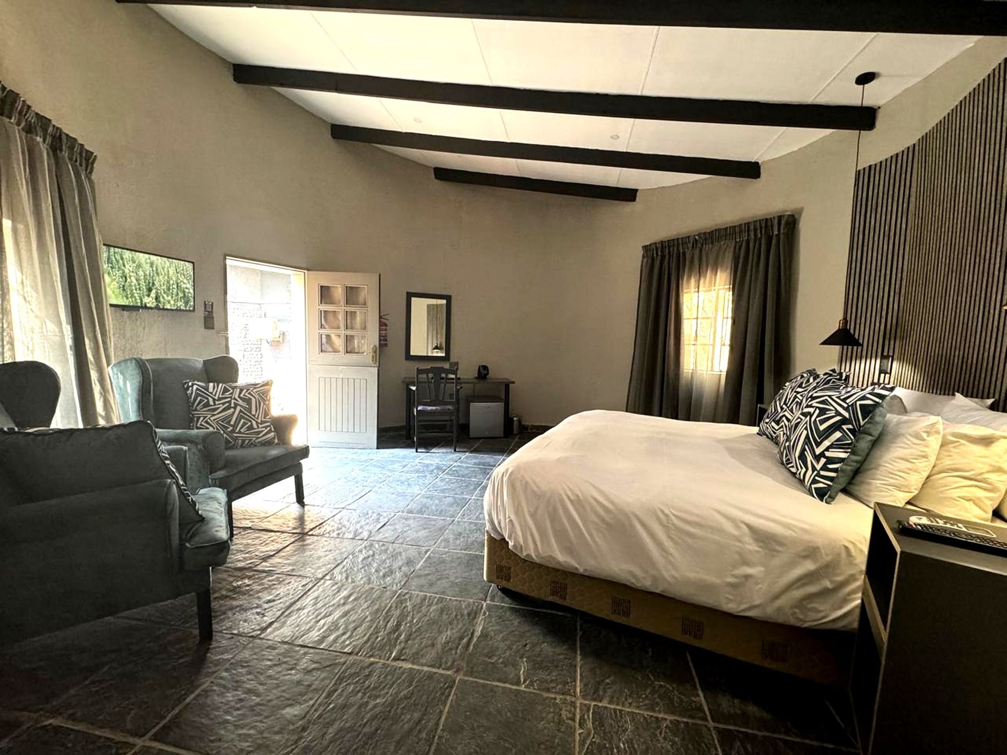 豪华双床房， 2 张单人床