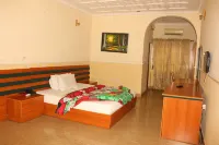 Xcape Hotels and Suites Ltd Hotel di 