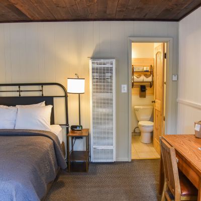 Room, 1 Queen Bed, Ground Floor/Ground Floor (No Pets) Alpine Lodge Promo Code