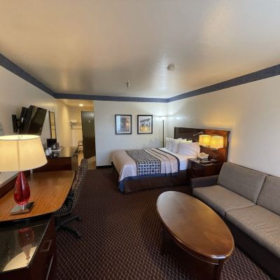 Standard Queen Room Oakridge Inn Promo Code