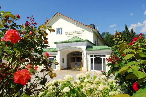 三河酒店
