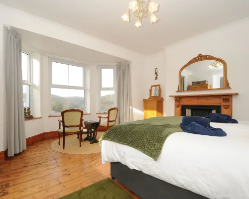 Elmbank Hotels in Looe