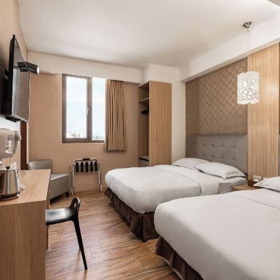 溫馨家庭房（位於空調機房旁） 屏東河堤時尚旅店-恆春館優惠