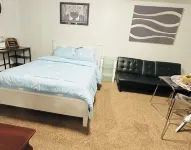 Main Central Avenue Basement Studio Ξενοδοχεία στην πόλη 
