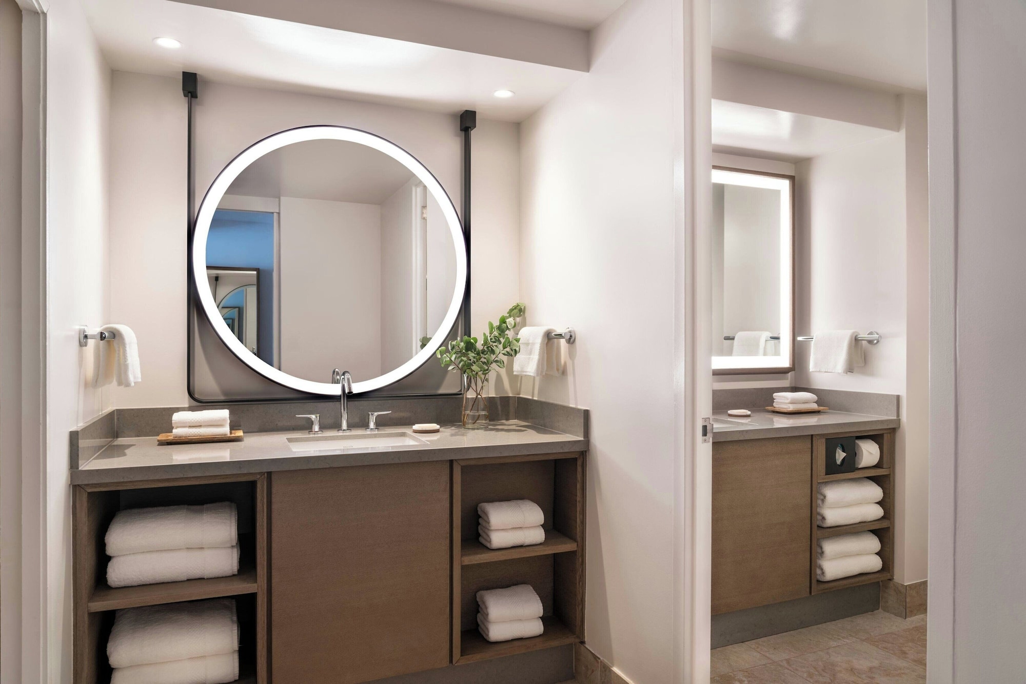 海景阳台客房，客房，1张特大床，梳化床，海景