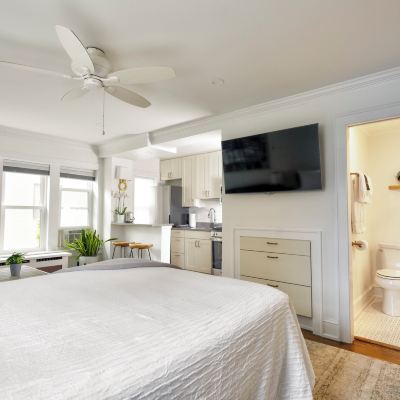 Premier Room, 1 Queen Bed with Sofa Bed The Plaza Hotel - Milwaukee Promo Code