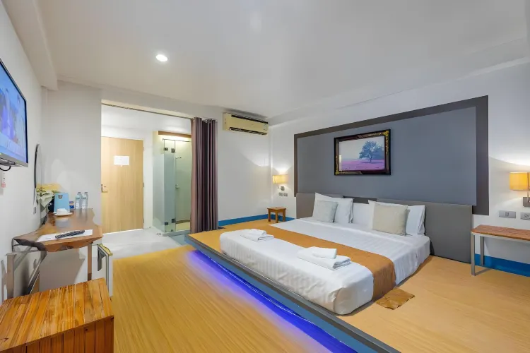 ห้องซูพีเรียร์ เตียงใหญ่ 1 เตียง