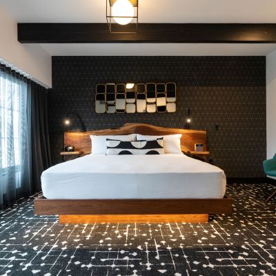 King Room Hotel Earl of Charlevoix Promo Code