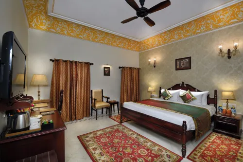 BrijRama Palace, Varanasi - by the Ganges