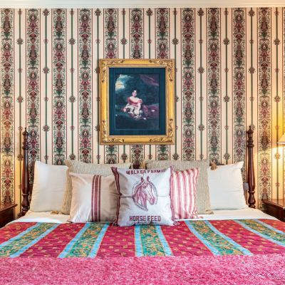Superior King Room Waynebrook Inn Promo Code