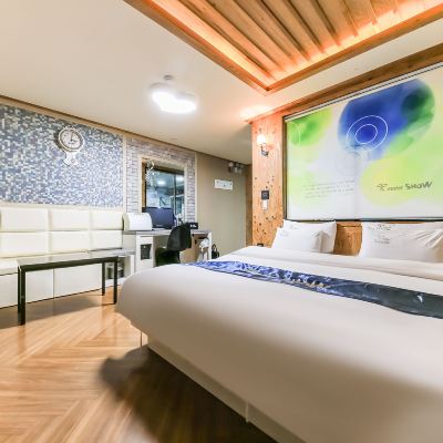 Standard Room with Bathtub Show Promo Code