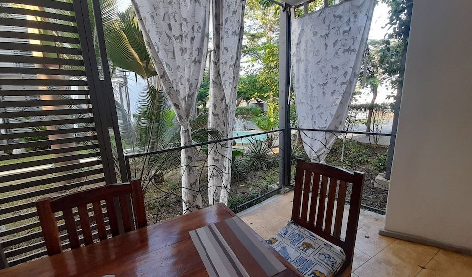 設計公寓， 1 張特大床和 1 張沙發床， 庭院景觀