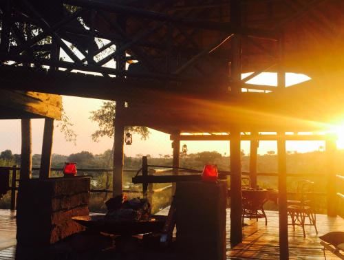 Buster's River Lodge Villa With Private Pool