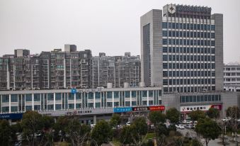 Hanting Hotel (Nanjing Jiangpu Longhua Road Metro Station)