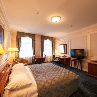 Deluxe King Room Europe Hotel Promo Code