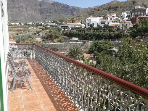 带阳台的两卧室公寓