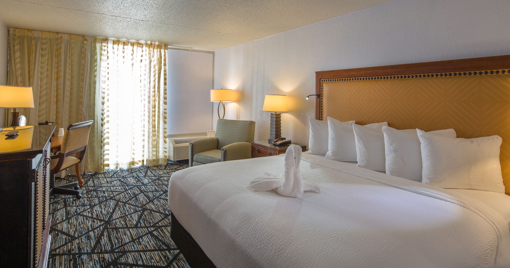 うぃすぴー Historic Whispering Woods Hotel & Conference Center (Olive Branch