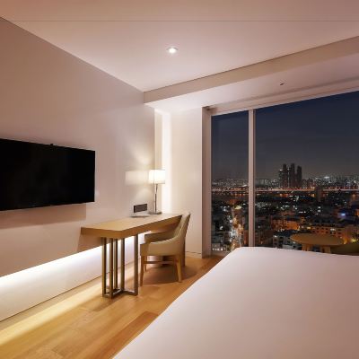 [Fall Pkg] Premier King + Breakfast For 2 (Entire Stay) + 1 Wine + 2 Sheet Mask (1 Time Per Stay) 호텔 엔트라 강남 쿠폰