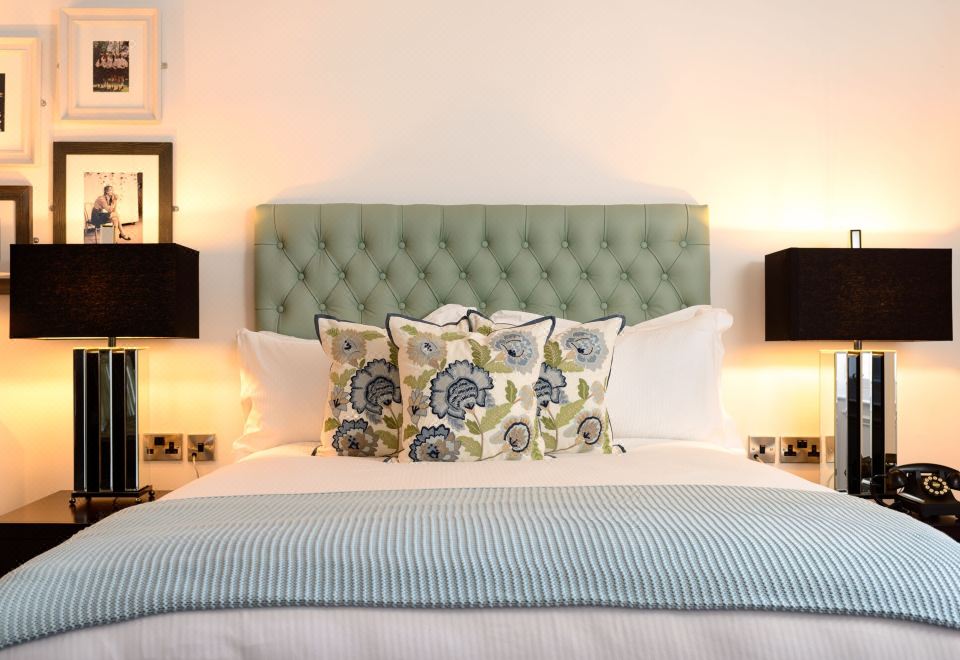 Black IvyStandard Double Room, 1 King Bed, Park View