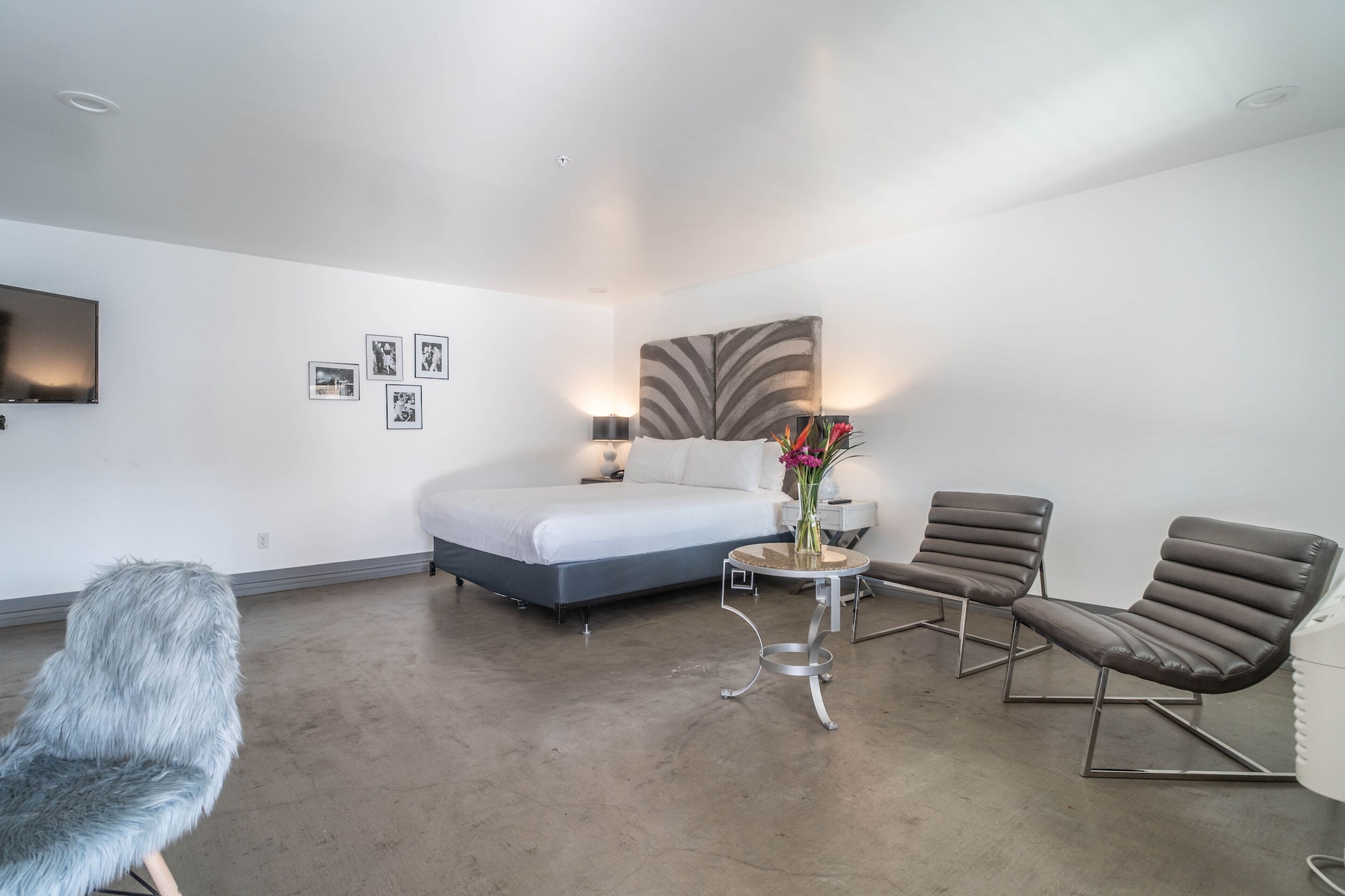 舒适客房， 1 张特大床， 无障碍