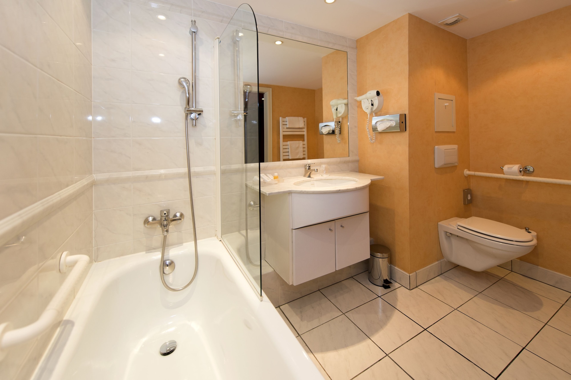 豪华双人或双床房（带阳台）