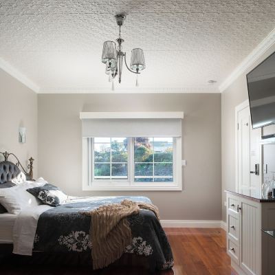 Deluxe King Room Noah's Promo Code