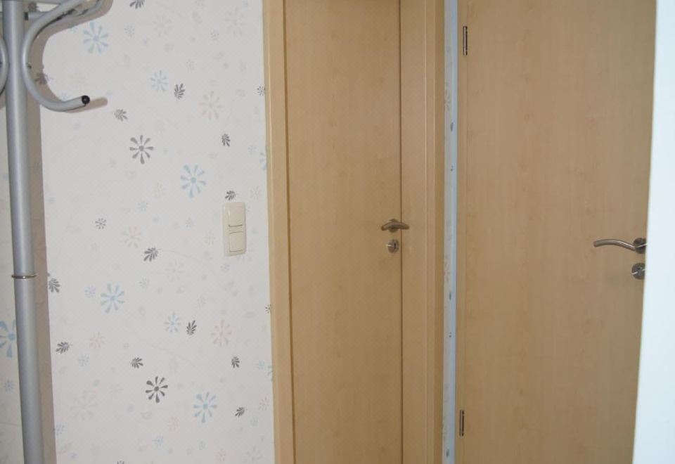 带阳台的两卧室公寓