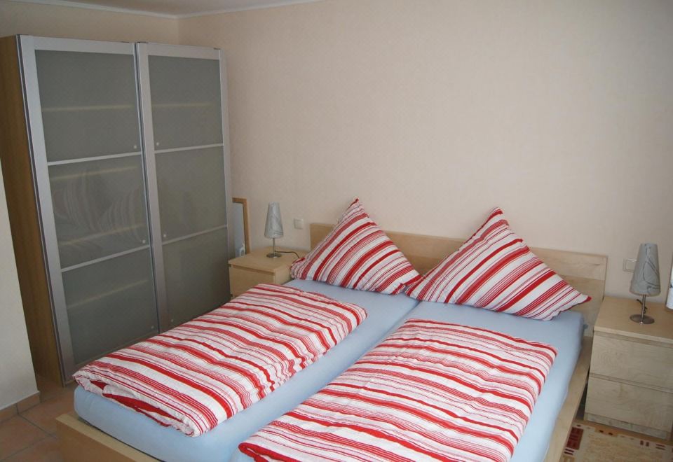 带阳台的两卧室公寓