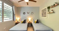Roadside Apartment of Beachfront Property! AC & WiFi