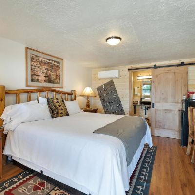 Standard King Room Stone Lizard Lodging Promo Code