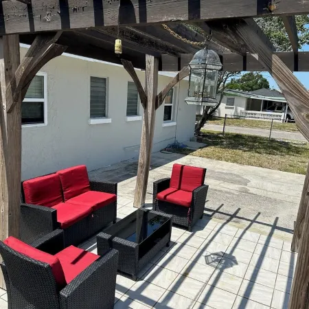 Charming, Near Beaches, and LECOM Park