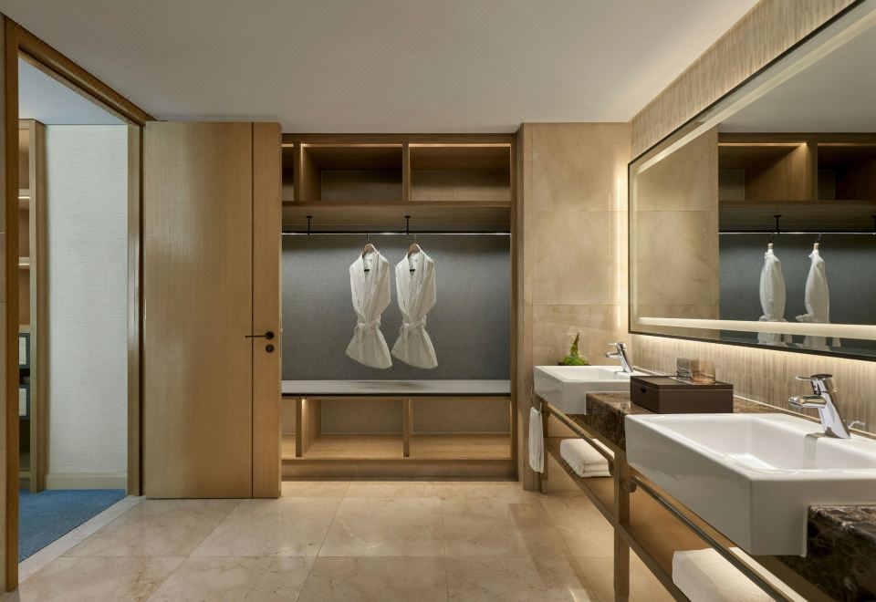 Sheraton Saigon Grand Opera HotelClub Lounge Access, Premier Suite, 1 King, Grand Opera Tower