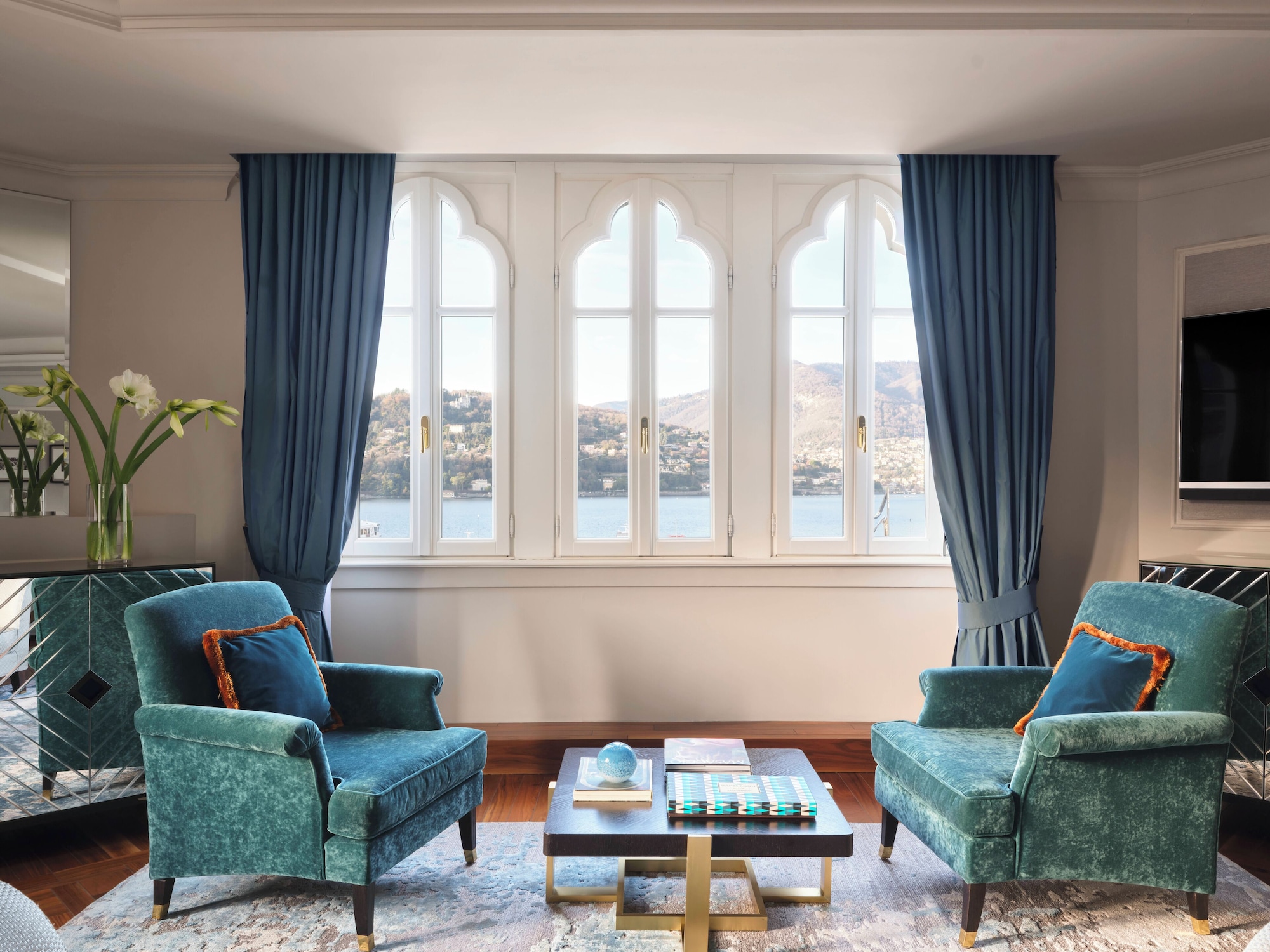 Palazzo Venezia小型套房， 1 张特大床， 湖景， 转角