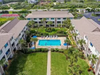 Oceanfront Townhouse With Shared Pools, Ocean View, Wifi, W/d, and Central AC Hotels in Crescent Beach
