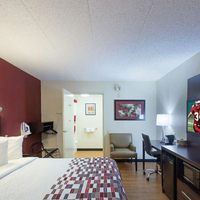 Ada Superior King Shower Smoke Free Red Roof Inn Madison, WI Promo Code