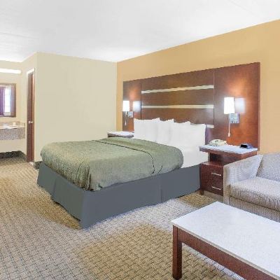 King Suite-Smoking Days Inn by Wyndham Fayetteville Promo Code