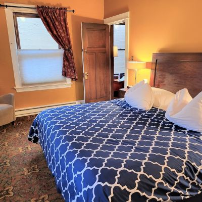 Deluxe King Room with Private Bathroom