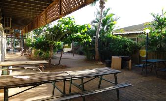Roebuck Bay Backpackers and Party Bar