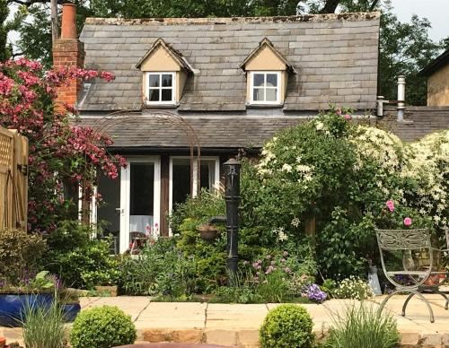 Cornerstone Cottage Holiday Home