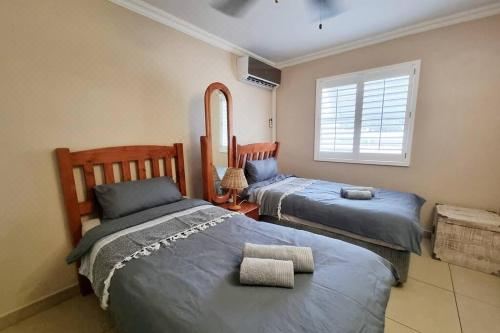 Ballito Chakas Cove 2 Bedroom Beachfront Gem! Apartment