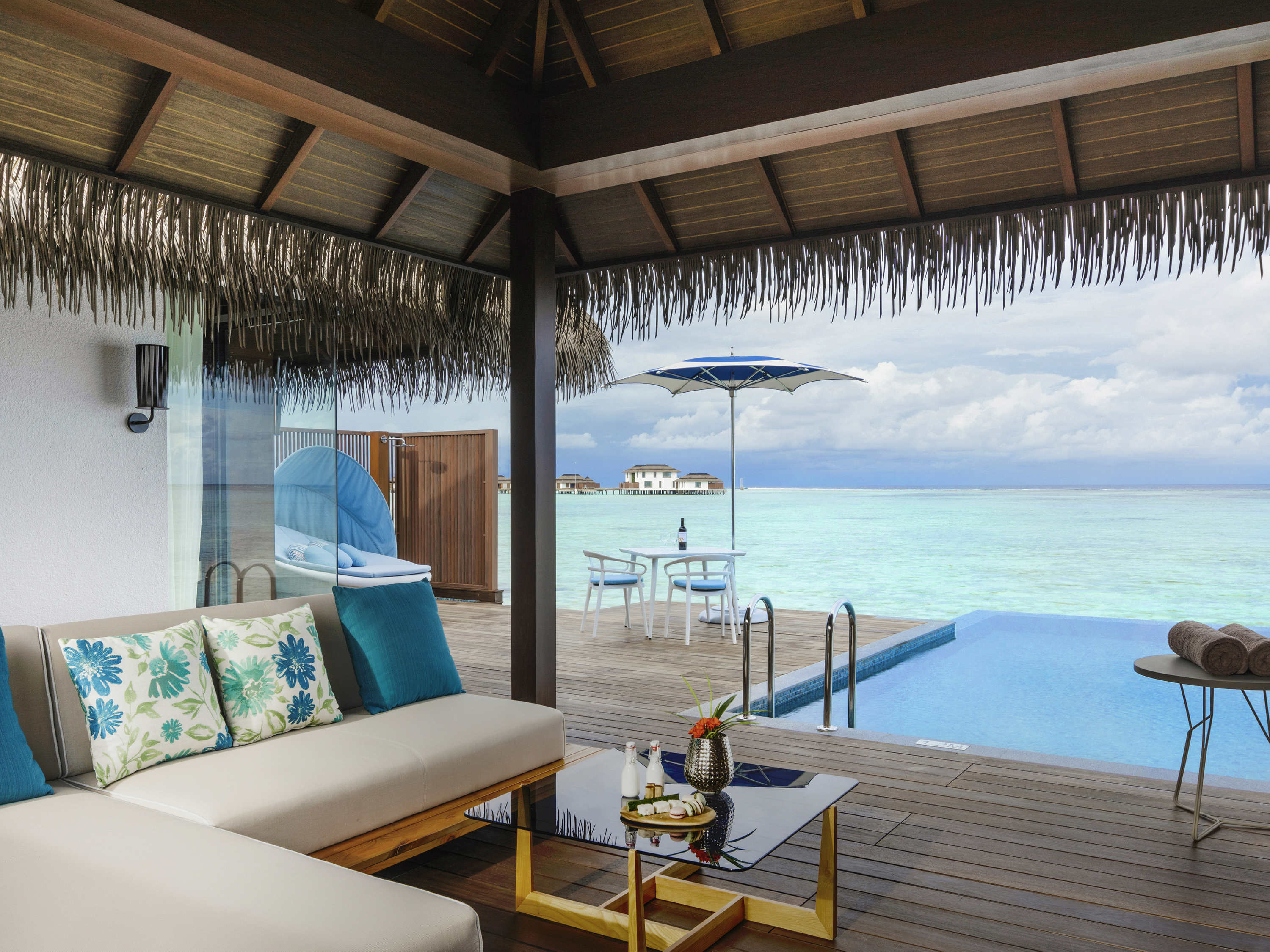 海洋日落泳池别墅