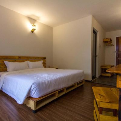 Deluxe King Room with Balcony Kupon Kea Garden Guesthouse