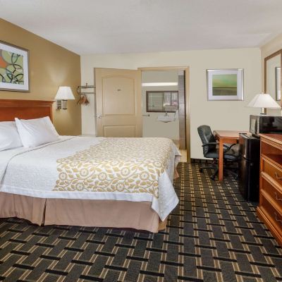 Queen Room-Mobility Accessible-Non-Smoking Days Inn by Wyndham Kent - Akron Promo Code