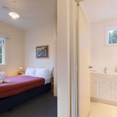 Double Room With 1 Double Bed And Ensuite Pinewood Lodge Queenstown Promo Code