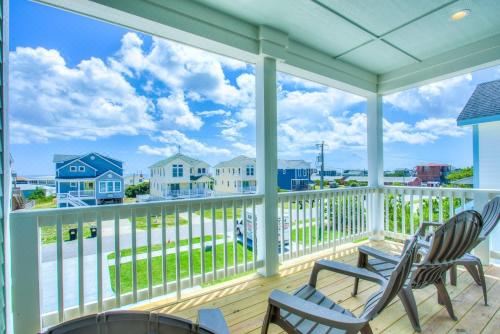 4056 - Tight Lines Tan Lines Holiday Home