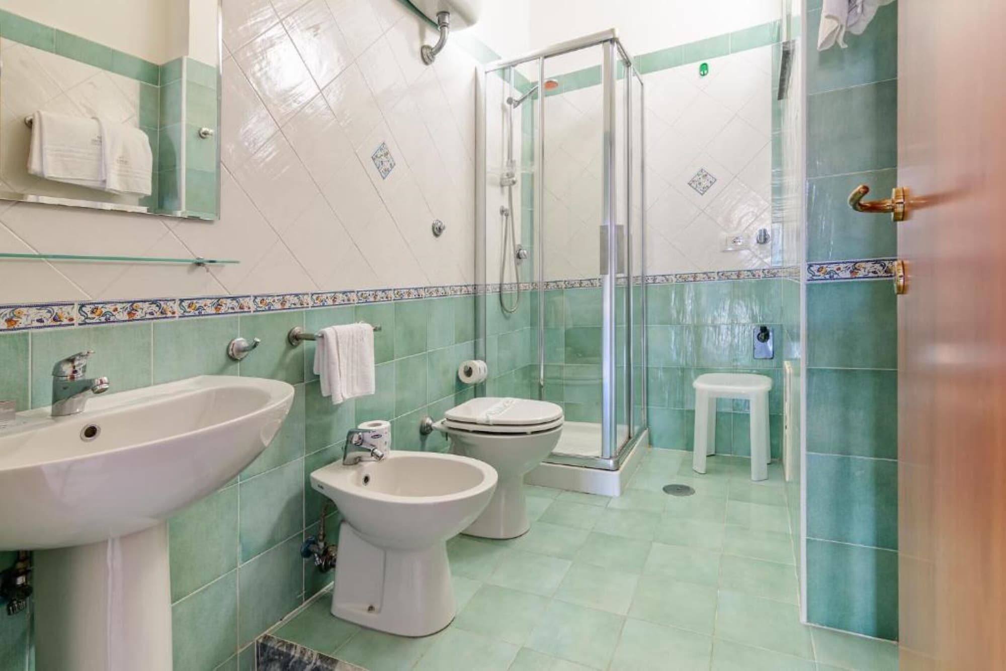 1卧公寓（底楼，带小厨房）